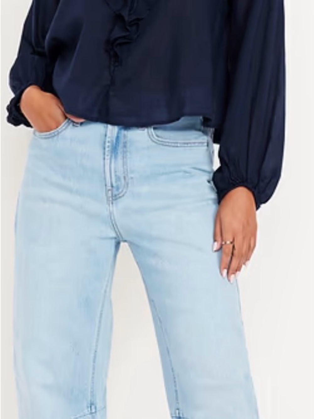 Light Wash Barrel Leg Women’s Jeans - Picture 2 of 4
